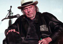 Joe Rogan ha fatto incazzare sul serio Neil Young